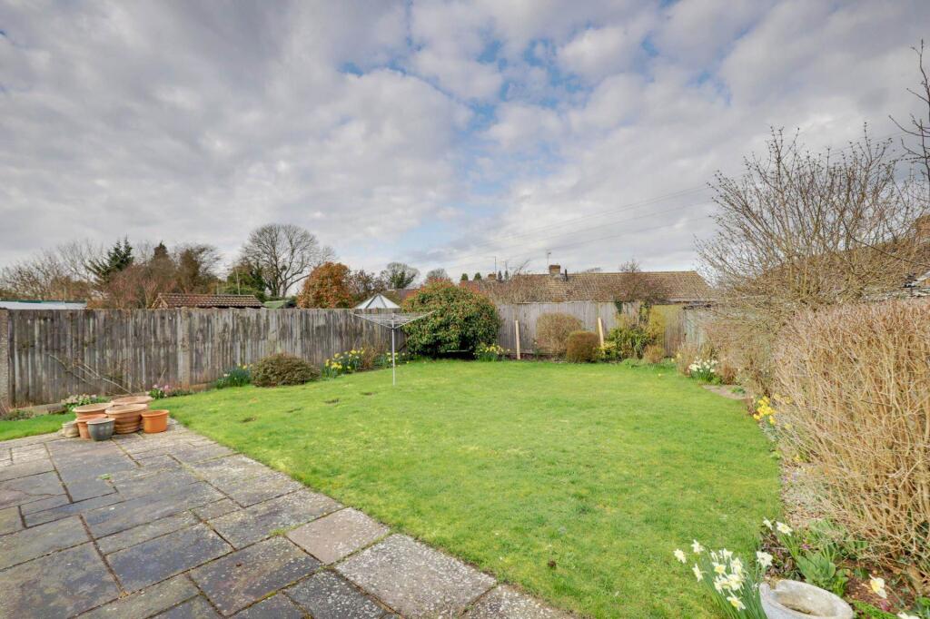 Ilex Close, Sonning Common, South Oxfordshire photo 3