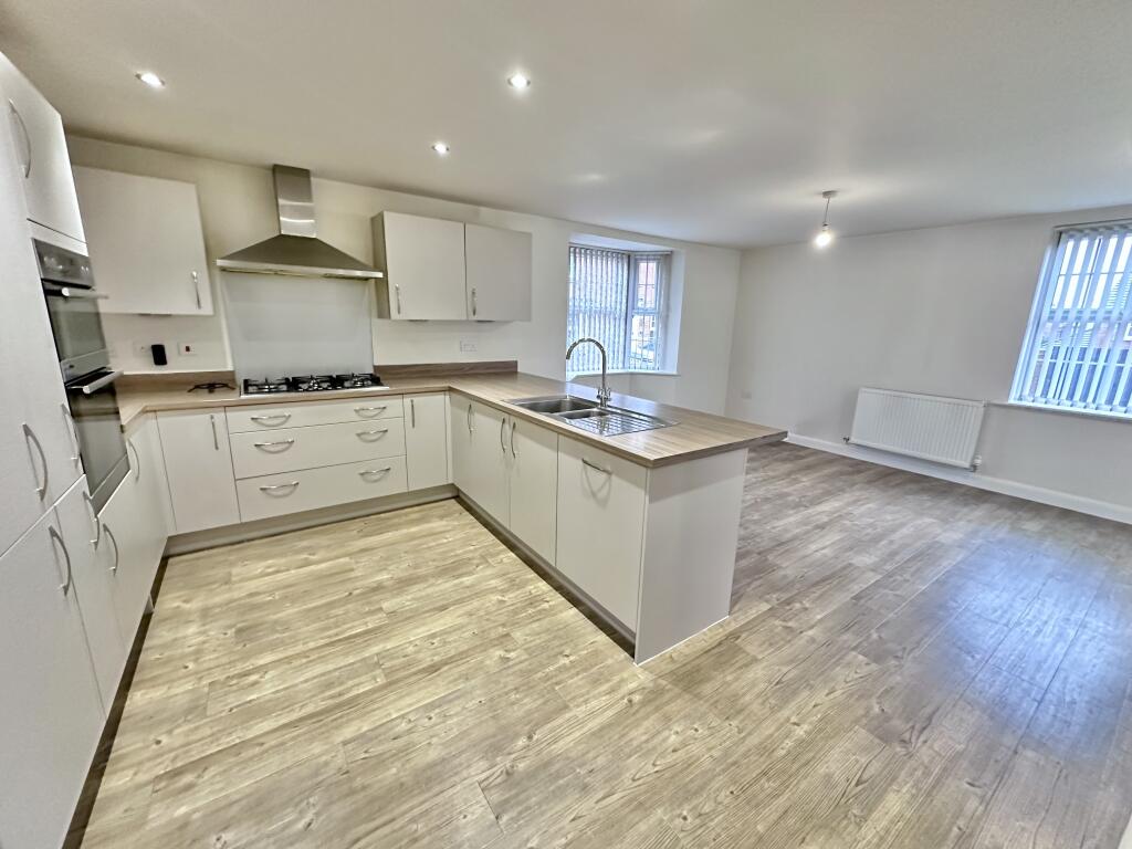 House in Oadby and Wigston, Leicestershire - More