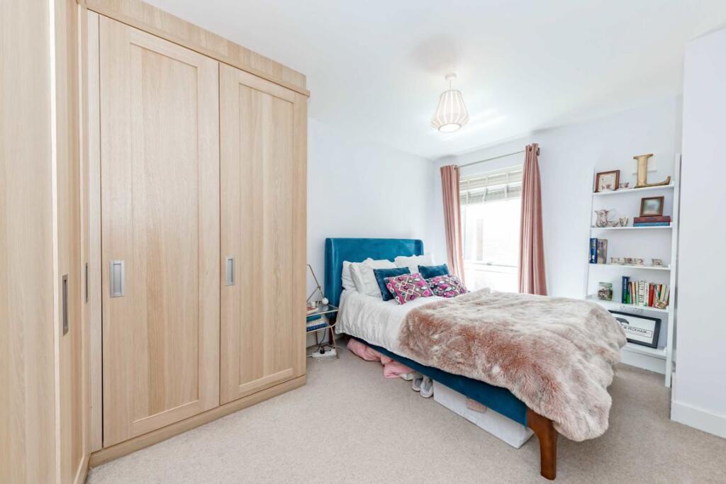 Apartment in London - View 5