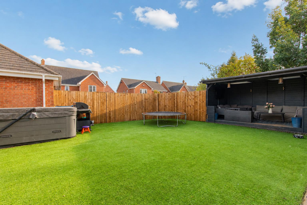 House in Desborough, North Northamptonshire - View 3