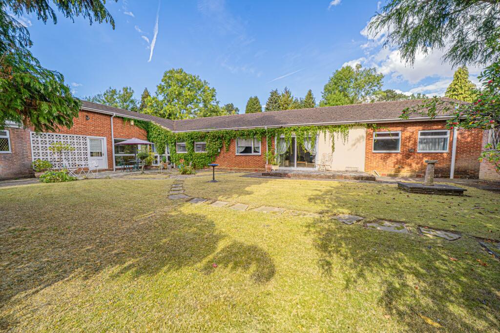 Lady Byron Lane, Knowle, B93