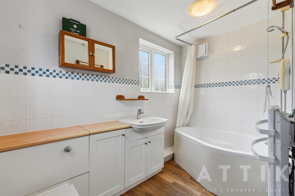 Southwold Road, Brampton, Beccles - More