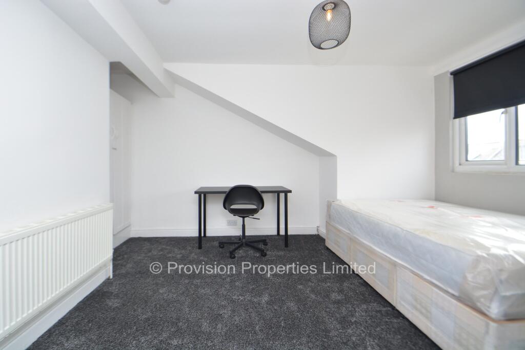 6 bedroom terraced house for rent