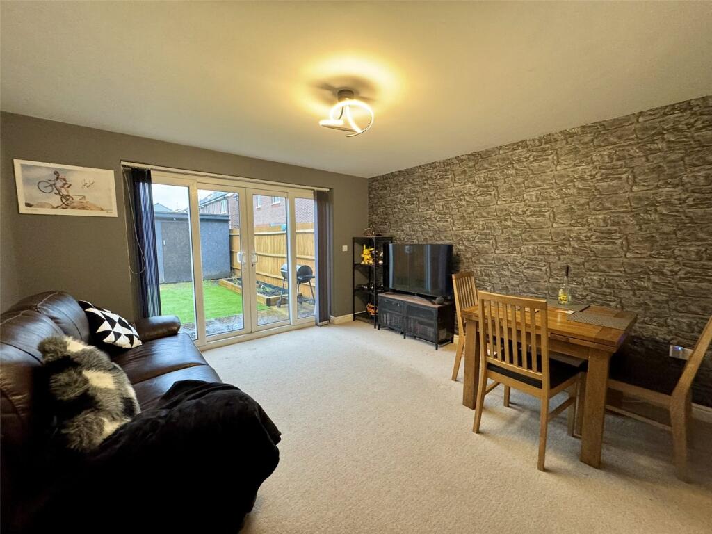 Gala Drive, Stourport-on-Severn, Worcestershire photo 3