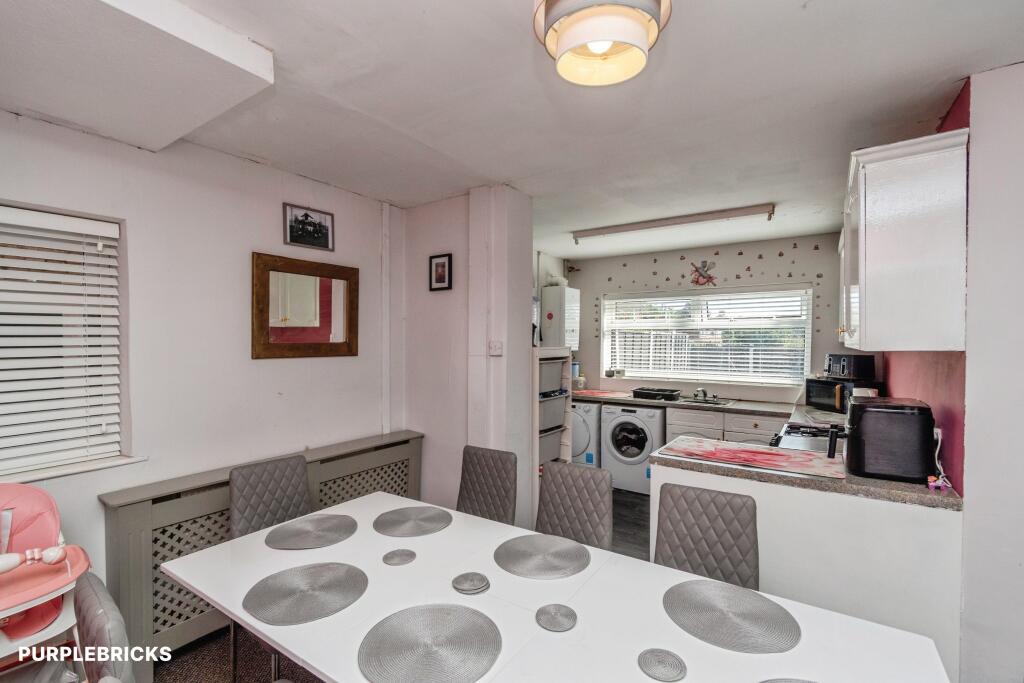 House in Walsall, West Midlands - More