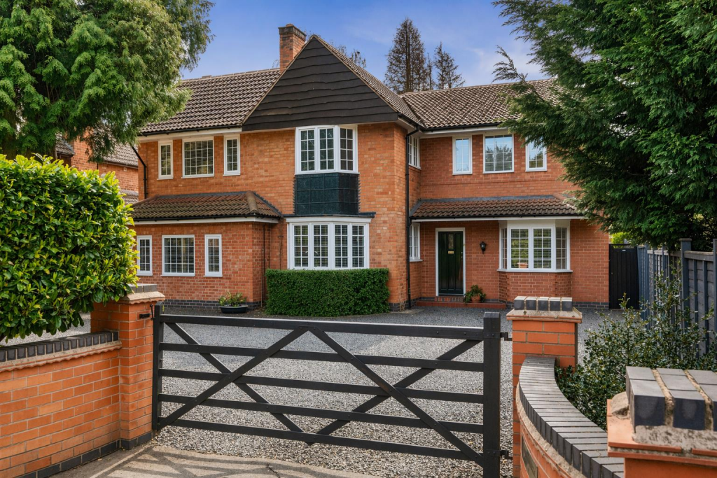 5-bed detached on Leicester Road, Glenfield, Leicestershire, £750,000