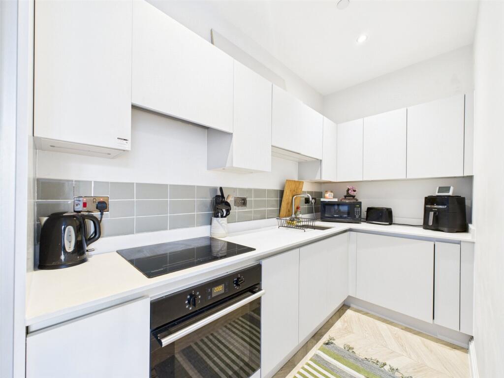 Somerford Road, Christchurch, Dorset, BH23 photo 3