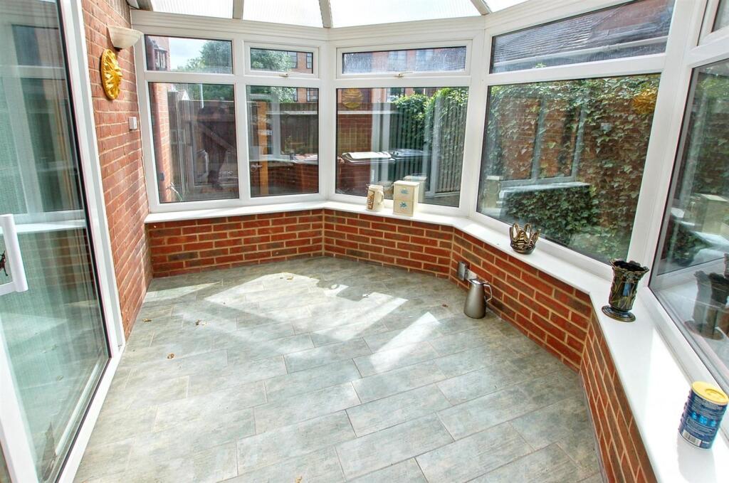 The Gables ,Lyons Crescent, Tonbridge photo 4