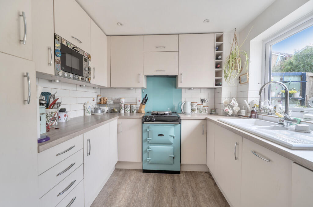 Goodwood Close, Alton, Hampshire, GU34 photo 3