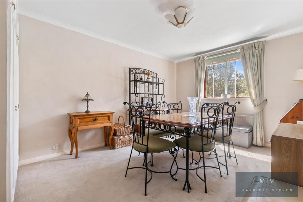 Apartment in Croydon - More