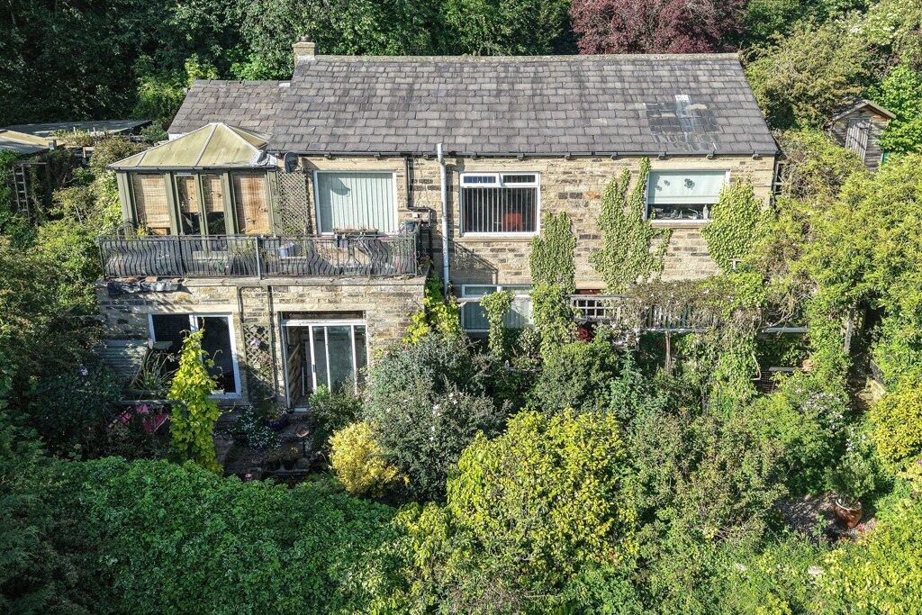 3-bed detached on Glendale, Arbour Top, Farnhill, BD20 9AL, £550,000