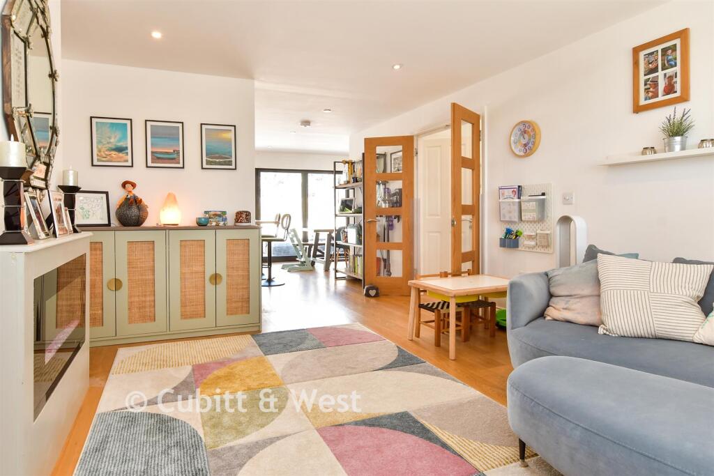 Brownleaf Road, Woodingdean, Brighton, East Sussex photo 3