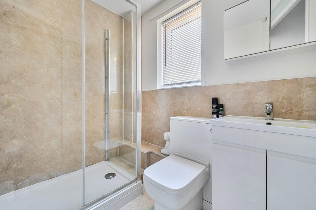 Apartment in Tunbridge Wells, High Brooms, Southborough - More