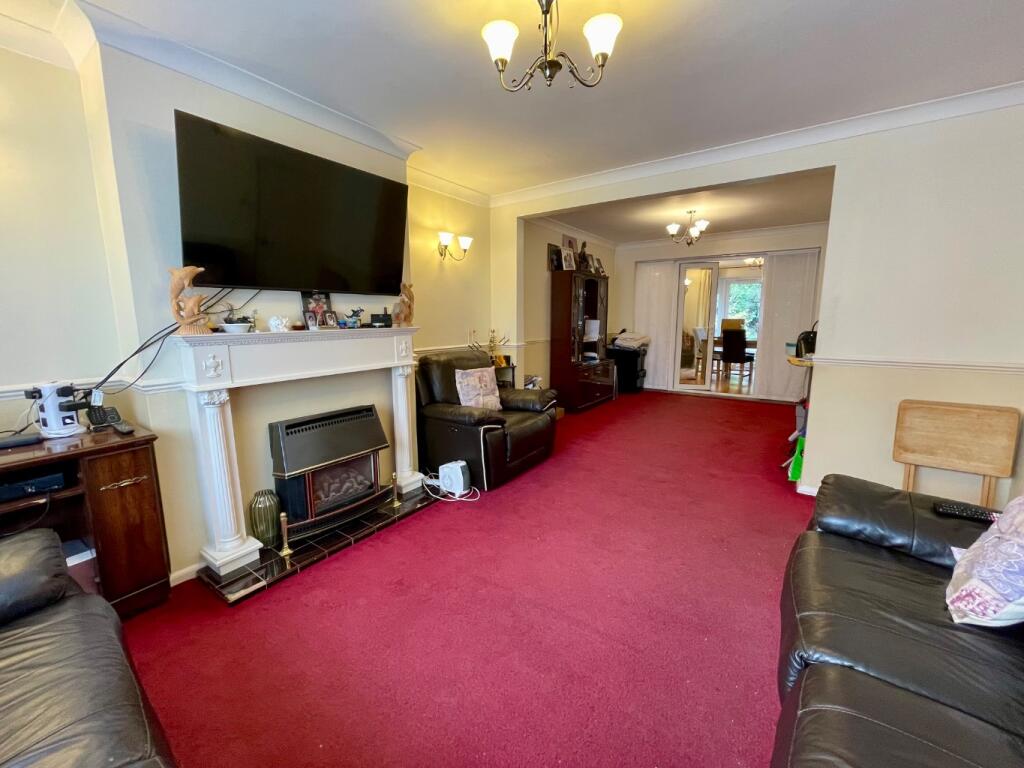 Hemingford Drive, Luton, Bedfordshire, LU2 7BA photo 4
