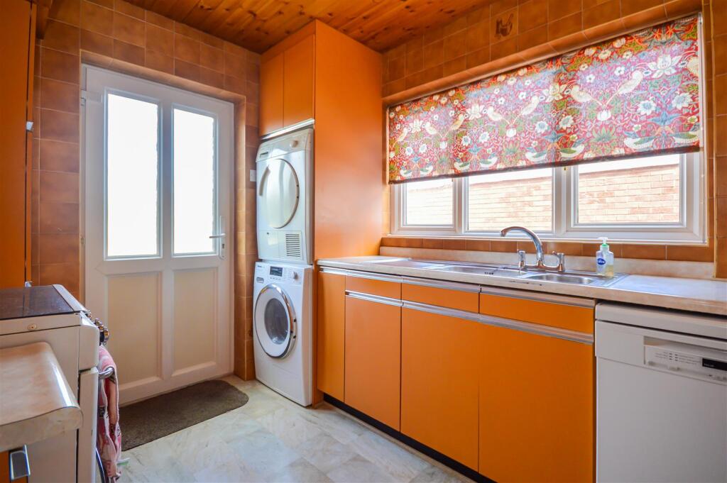 House in Wakefield - View 5