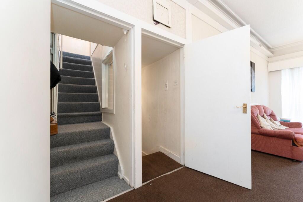 1 Springhill Brae, KY4 photo 4