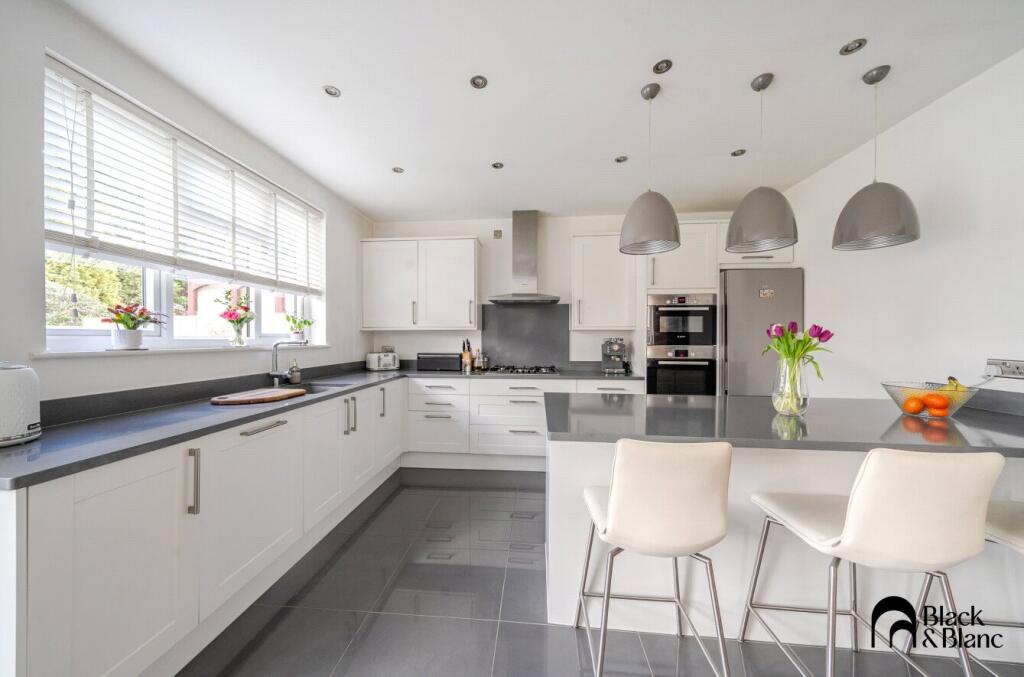 House in London - View 2