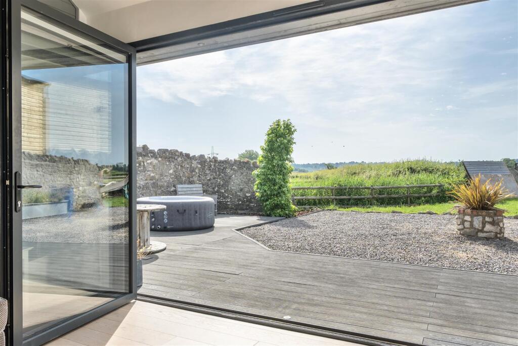 House in Patchway, Olveston - View 3