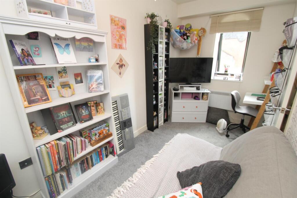 Apartment in Maidstone, Kent - More