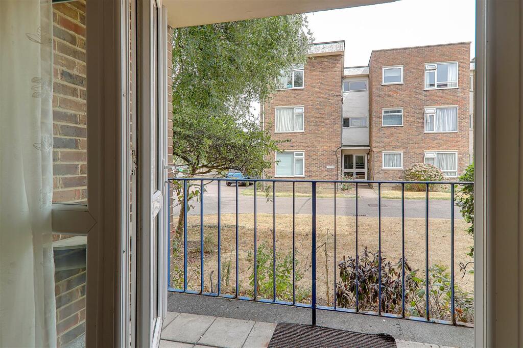 Apartment in Brighton - More