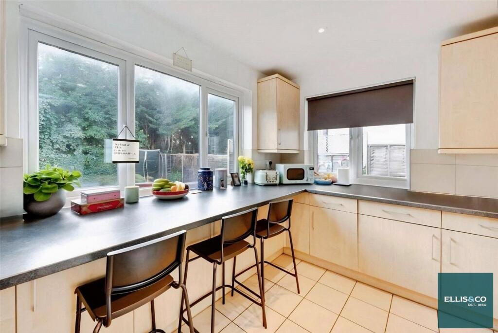Beechwood Avenue, Finchley, N3 - View 2