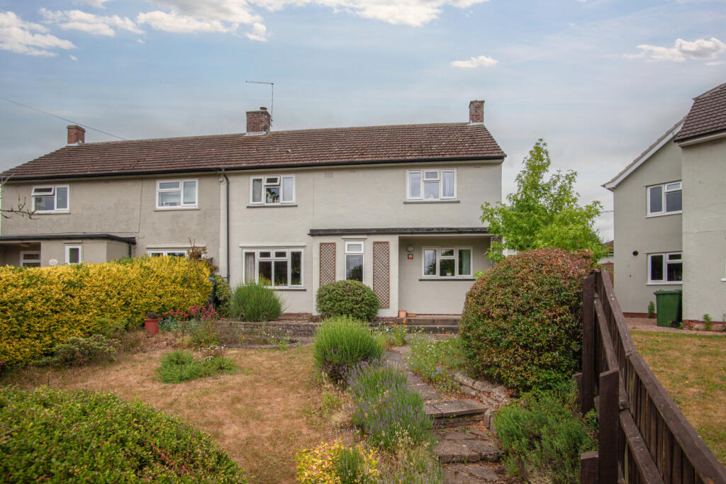 3-bed semi-detached on Portland Crescent, Woodbridge, IP12 4DZ, £450,000