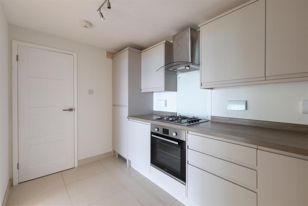 Apartment in St Leonards-on-Sea, West Marina - View 4