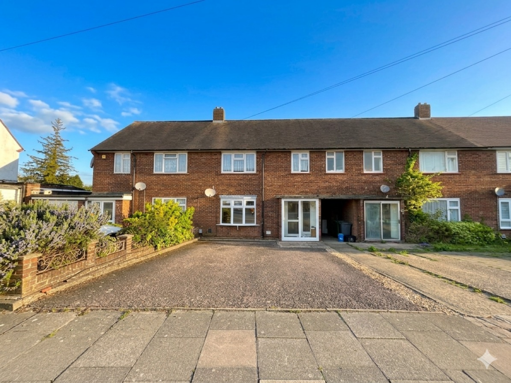 3-bed terraced on Bolingbroke Road, Luton, Bedfordshire, LU1 5JD, £330,000