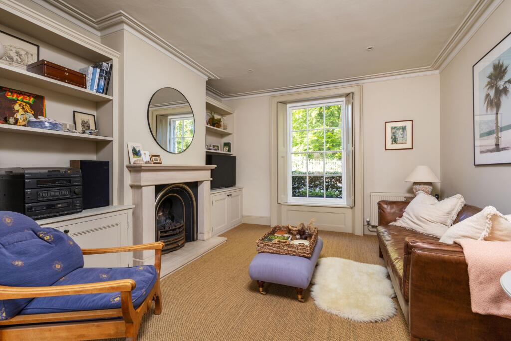 House in Southampton - More
