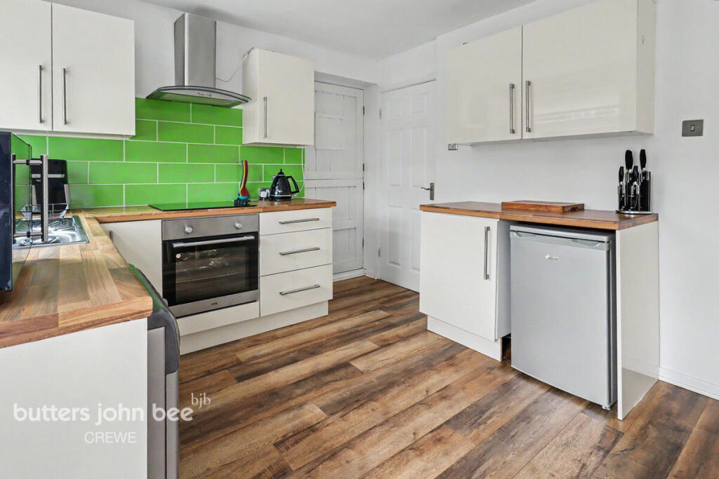 3-bed detached on Buttermere Drive, Crewe, £200,000