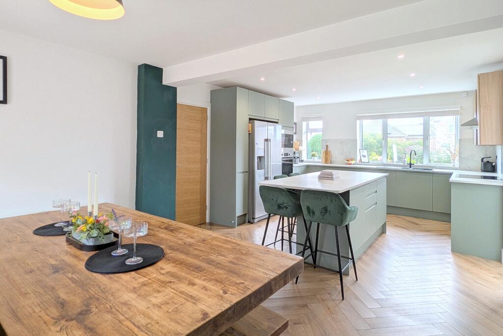 Long Fallas Crescent, Brighouse, West Yorkshire, HD6 photo 3
