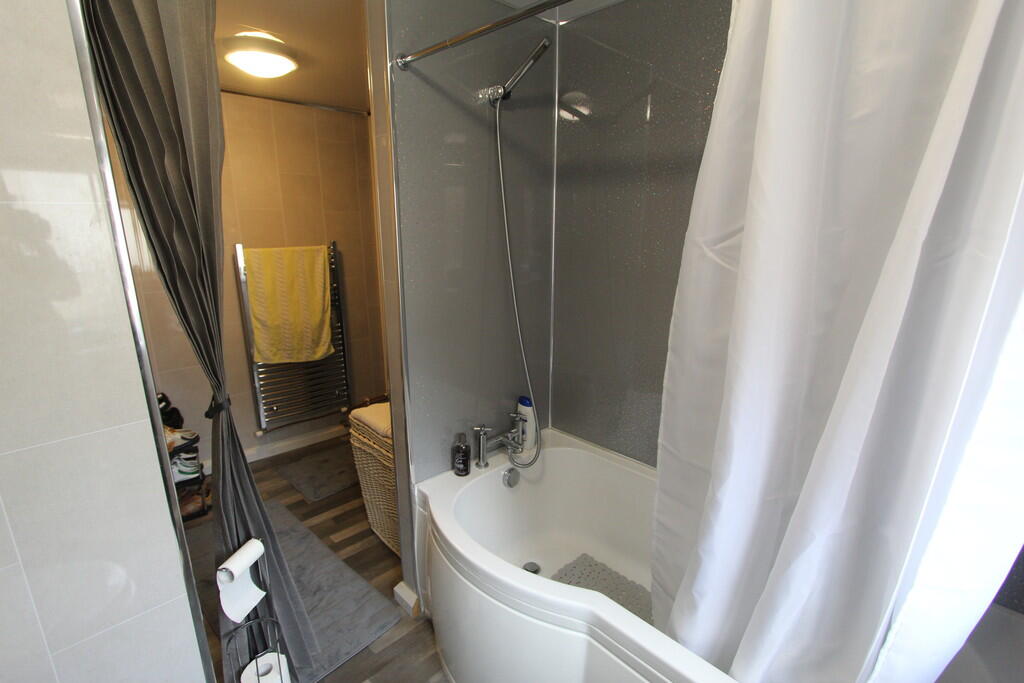 House in Treharris - View 6