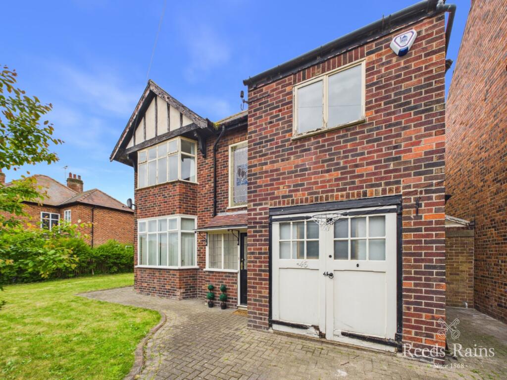 4-bed detached on Rosebery Avenue, Bridlington, East Yorkshire, YO15, £350,000
