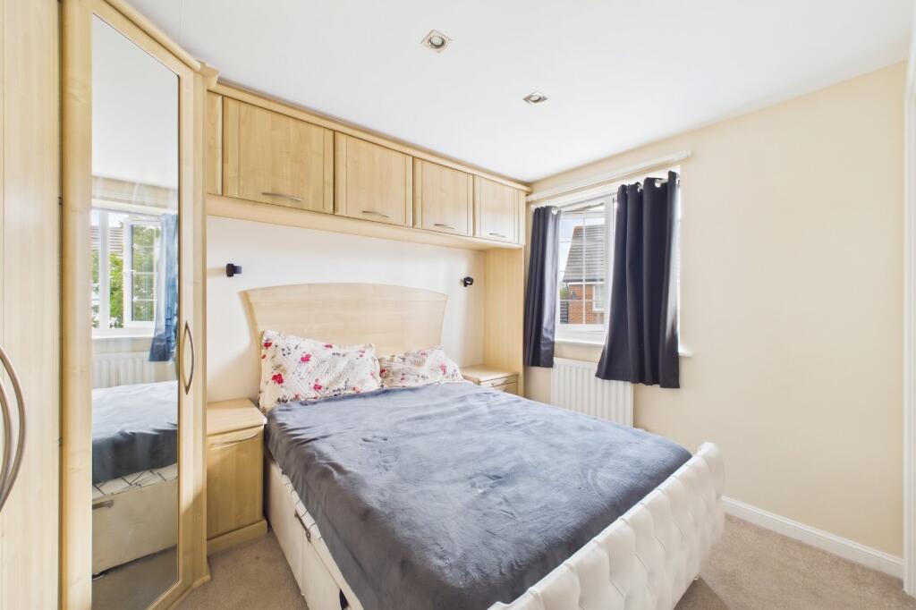 House in Winnersh, Sindlesham - More