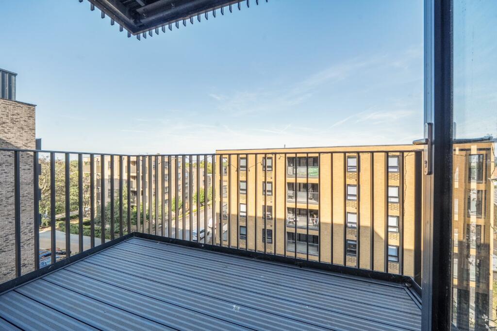 Apartment in Tonbridge - More