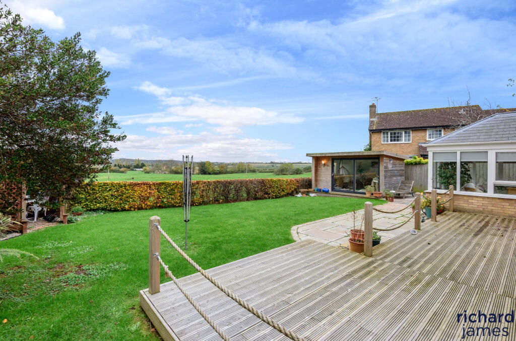 The Willows, Highworth, Swindon, SN6 photo 4