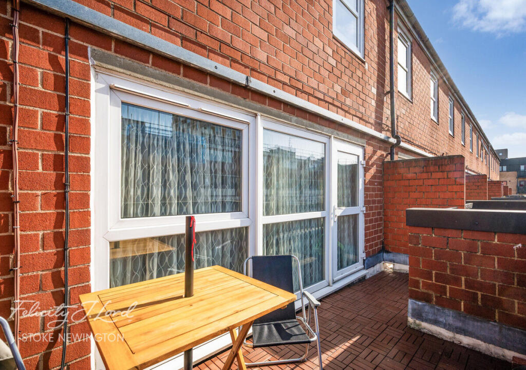 Main image of property: Approach Close, London N16