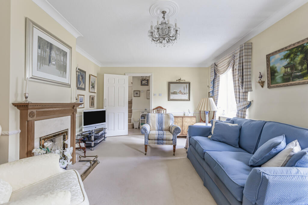 Mount Pleasant Close, Hatfield, Hertfordshire, AL9 photo 2