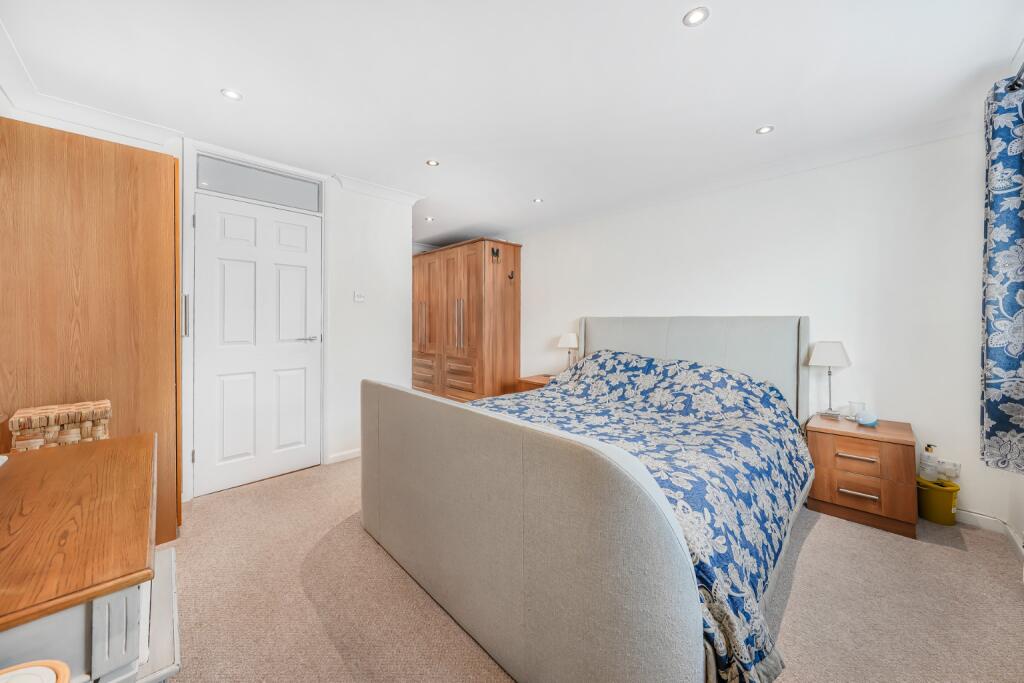 House in Basildon, Essex - View 4