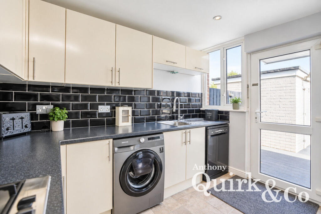 House in Castle Point, Canvey Island - View 4