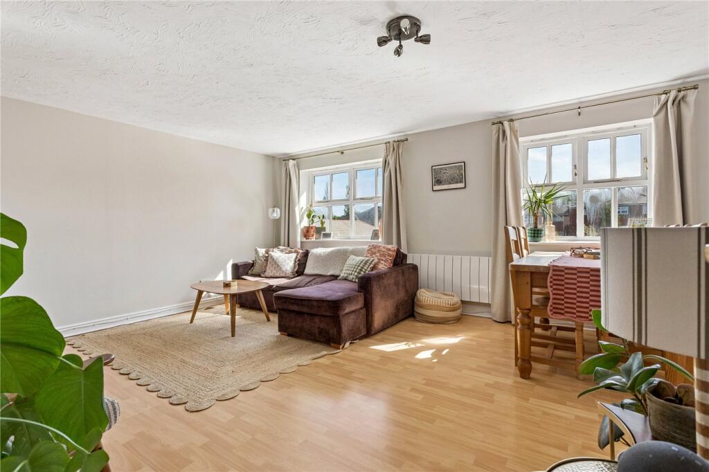 Apartment in London, Heritage Park, Furzedown - View 2