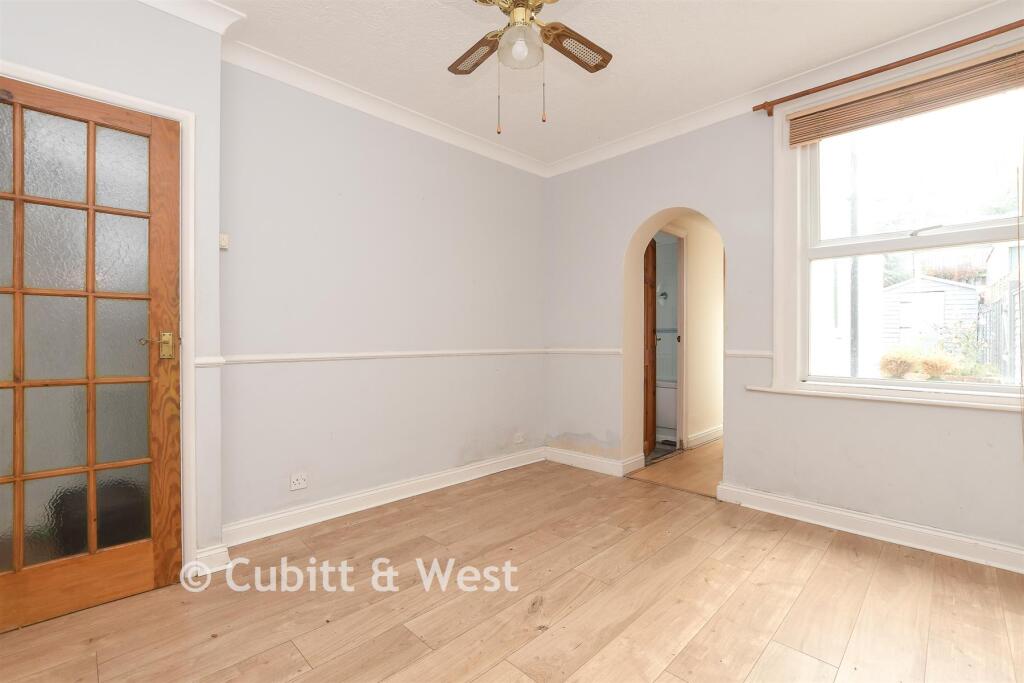 House in Redhill - View 3