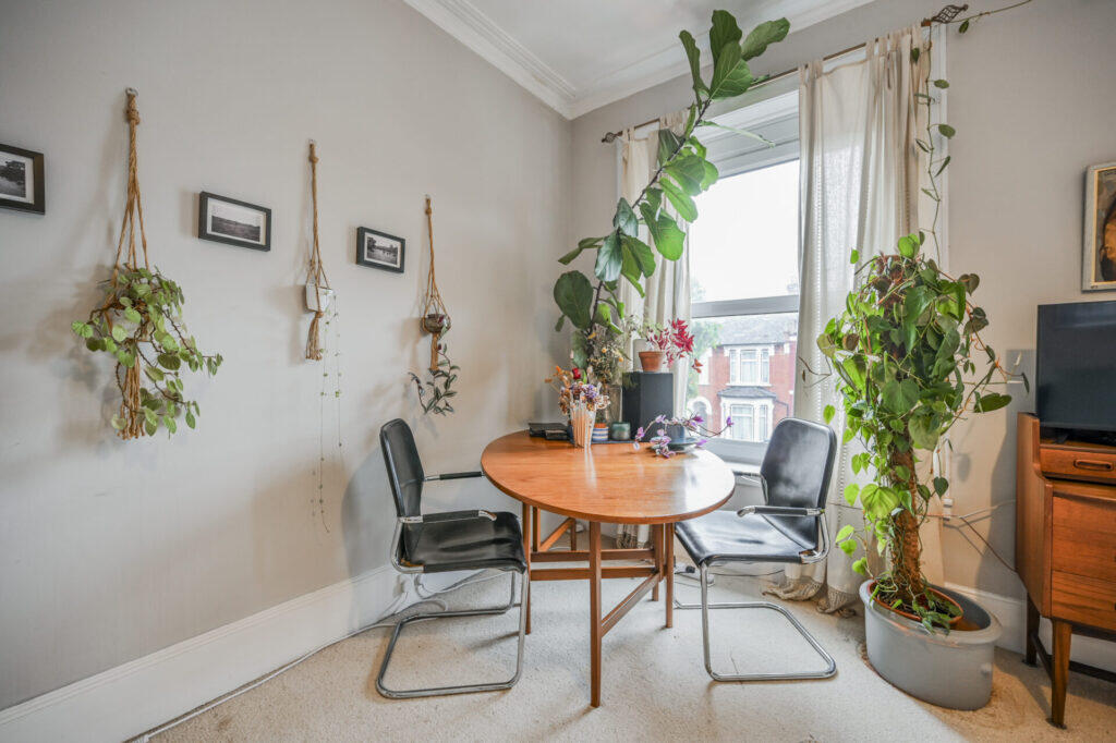 Apartment in London, Bowes Park, Palmers Green - View 4