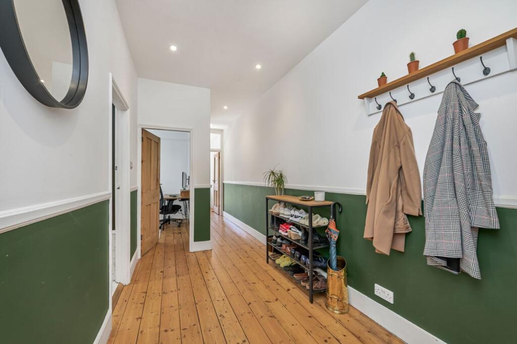 Apartment in London - More
