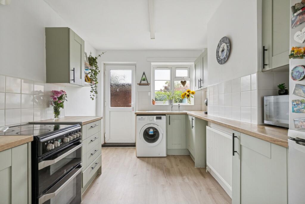 House in Welwyn Hatfield, Hertfordshire - View 3