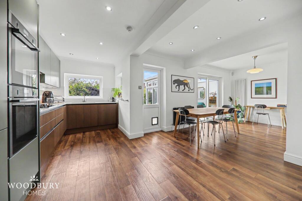 Elmhurst Way, Loughton, IG10 photo 3