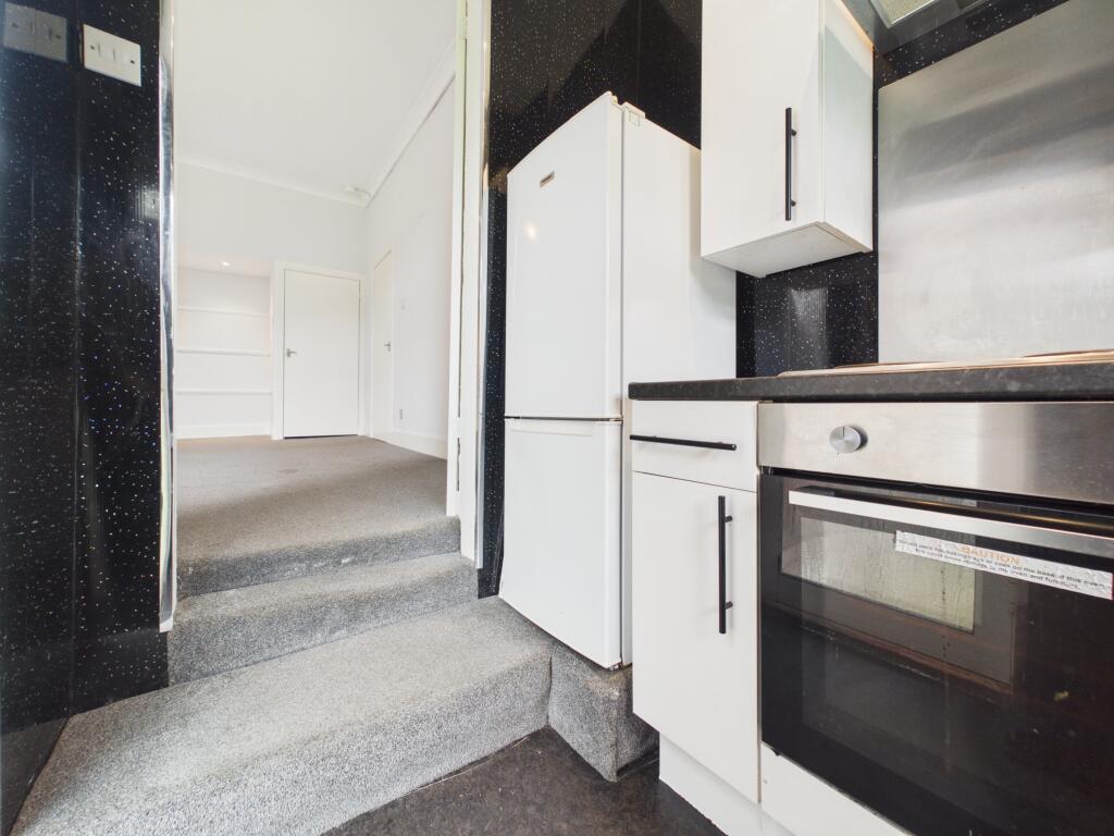 Apartment in Holytown, Wester Holytown - More