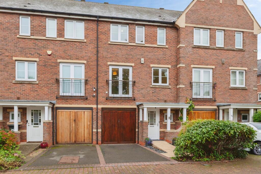 4-bed terraced on Scholars Walk, Leicester, £300,000