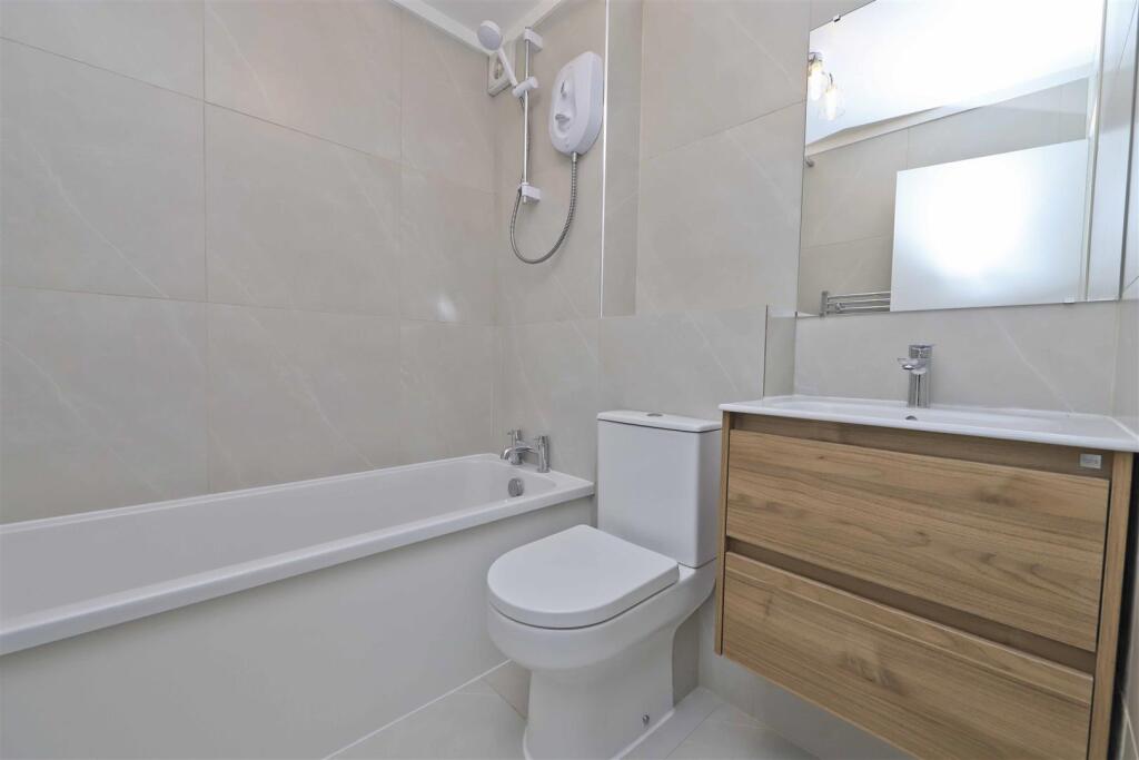 Jasmin Close, Northwood photo 4