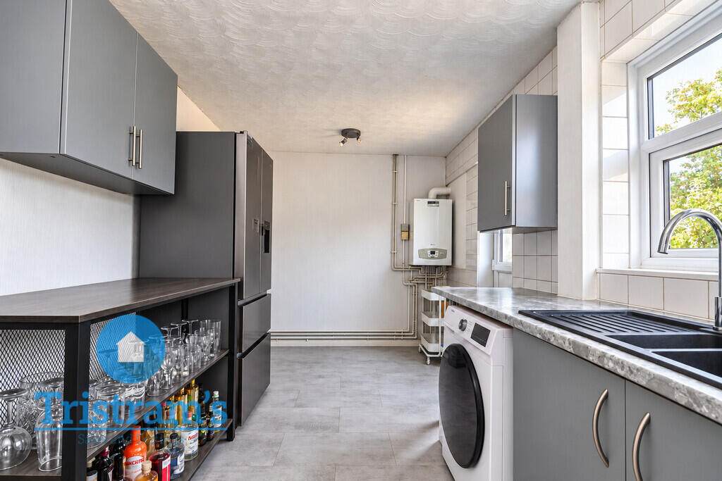 House in Nottingham, Broxtowe - More